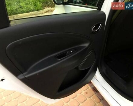 Білий Рено Зое, об'ємом двигуна 0 л та пробігом 120 тис. км за 8900 $, фото 15 на Automoto.ua