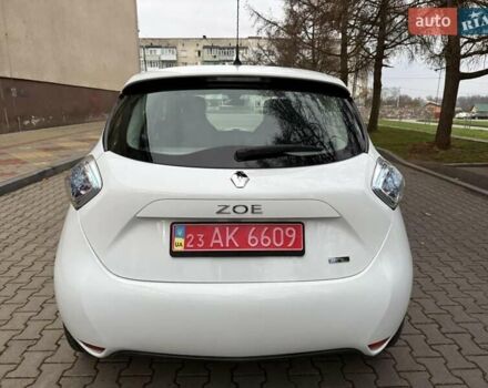 Белый Рено Зое, объемом двигателя 0 л и пробегом 95 тыс. км за 8900 $, фото 6 на Automoto.ua