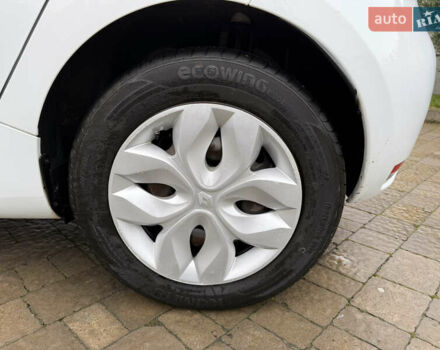 Белый Рено Зое, объемом двигателя 0 л и пробегом 106 тыс. км за 8100 $, фото 30 на Automoto.ua