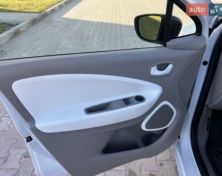 Белый Рено Зое, объемом двигателя 0 л и пробегом 110 тыс. км за 8450 $, фото 22 на Automoto.ua