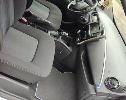Белый Рено Зое, объемом двигателя 0 л и пробегом 84 тыс. км за 9199 $, фото 10 на Automoto.ua