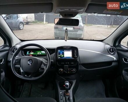 Белый Рено Зое, объемом двигателя 0 л и пробегом 138 тыс. км за 10700 $, фото 8 на Automoto.ua