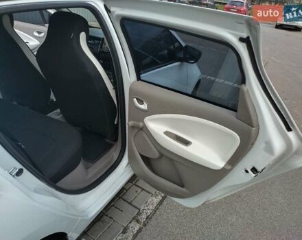 Белый Рено Зое, объемом двигателя 0 л и пробегом 204 тыс. км за 8400 $, фото 11 на Automoto.ua