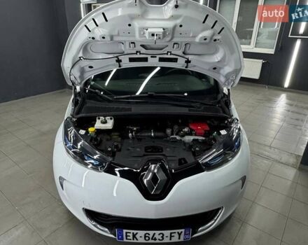 Белый Рено Зое, объемом двигателя 0 л и пробегом 115 тыс. км за 9950 $, фото 15 на Automoto.ua