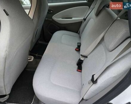 Белый Рено Зое, объемом двигателя 0 л и пробегом 137 тыс. км за 7800 $, фото 5 на Automoto.ua