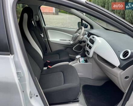 Белый Рено Зое, объемом двигателя 0 л и пробегом 97 тыс. км за 9500 $, фото 30 на Automoto.ua