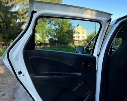 Белый Рено Зое, объемом двигателя 0 л и пробегом 102 тыс. км за 7900 $, фото 13 на Automoto.ua