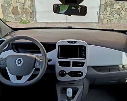 Белый Рено Зое, объемом двигателя 0 л и пробегом 101 тыс. км за 8850 $, фото 8 на Automoto.ua