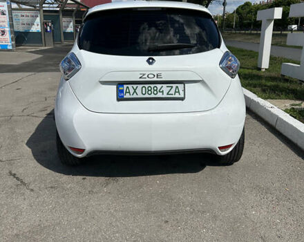 Белый Рено Зое, объемом двигателя 0 л и пробегом 95 тыс. км за 10000 $, фото 3 на Automoto.ua