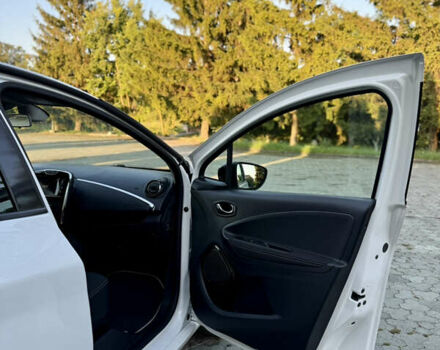 Белый Рено Зое, объемом двигателя 0 л и пробегом 121 тыс. км за 9499 $, фото 55 на Automoto.ua