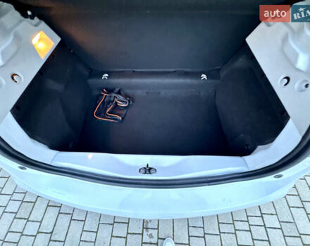 Білий Рено Зое, об'ємом двигуна 0 л та пробігом 43 тис. км за 9399 $, фото 71 на Automoto.ua