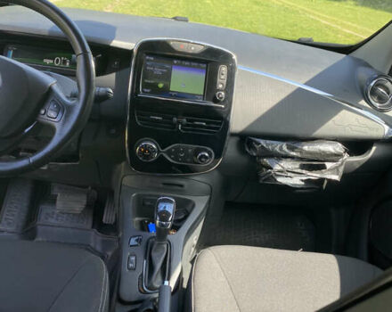 Белый Рено Зое, объемом двигателя 0 л и пробегом 97 тыс. км за 9100 $, фото 9 на Automoto.ua