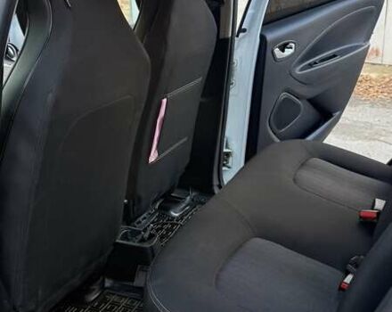 Белый Рено Зое, объемом двигателя 0 л и пробегом 103 тыс. км за 9600 $, фото 8 на Automoto.ua