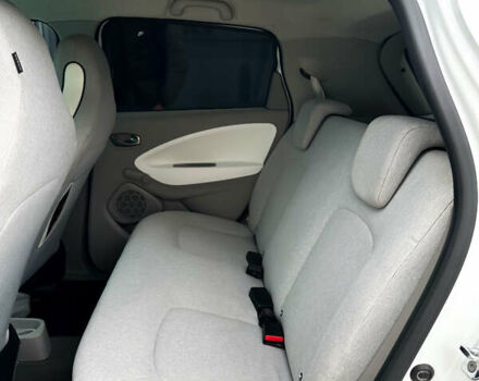 Белый Рено Зое, объемом двигателя 0 л и пробегом 100 тыс. км за 8700 $, фото 8 на Automoto.ua