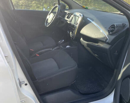 Белый Рено Зое, объемом двигателя 0 л и пробегом 97 тыс. км за 8999 $, фото 11 на Automoto.ua