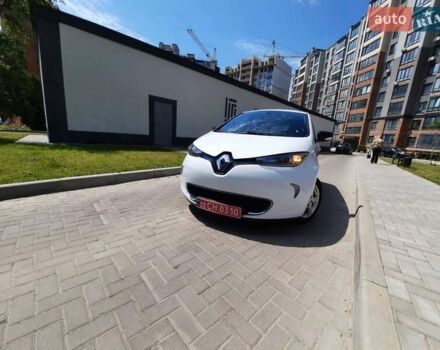 Белый Рено Зое, объемом двигателя 0 л и пробегом 121 тыс. км за 8900 $, фото 1 на Automoto.ua