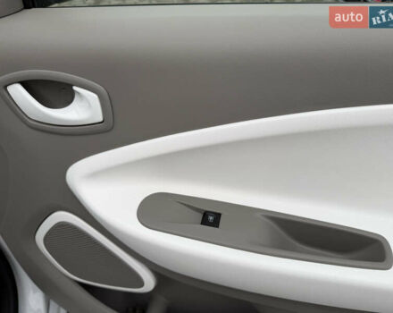 Білий Рено Зое, об'ємом двигуна 0 л та пробігом 104 тис. км за 8700 $, фото 15 на Automoto.ua