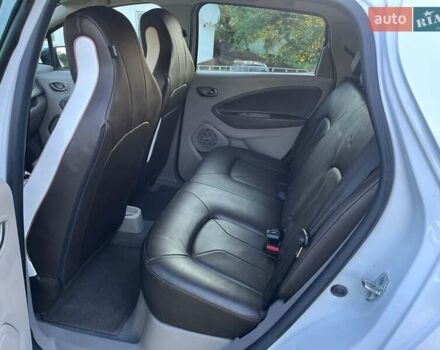 Белый Рено Зое, объемом двигателя 0 л и пробегом 124 тыс. км за 8950 $, фото 19 на Automoto.ua