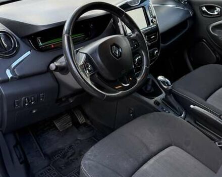 Белый Рено Зое, объемом двигателя 0 л и пробегом 103 тыс. км за 9600 $, фото 7 на Automoto.ua