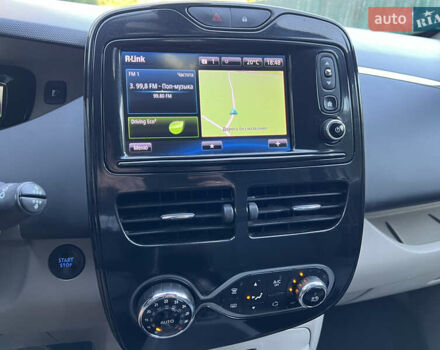 Белый Рено Зое, объемом двигателя 0 л и пробегом 155 тыс. км за 6999 $, фото 23 на Automoto.ua
