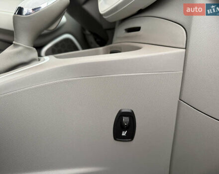 Білий Рено Зое, об'ємом двигуна 0 л та пробігом 104 тис. км за 8700 $, фото 17 на Automoto.ua
