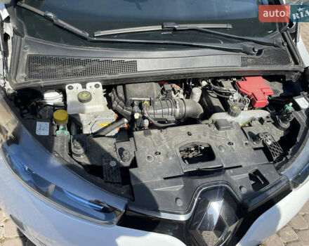 Белый Рено Зое, объемом двигателя 0 л и пробегом 85 тыс. км за 9900 $, фото 23 на Automoto.ua