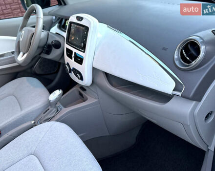 Белый Рено Зое, объемом двигателя 0 л и пробегом 43 тыс. км за 9399 $, фото 63 на Automoto.ua