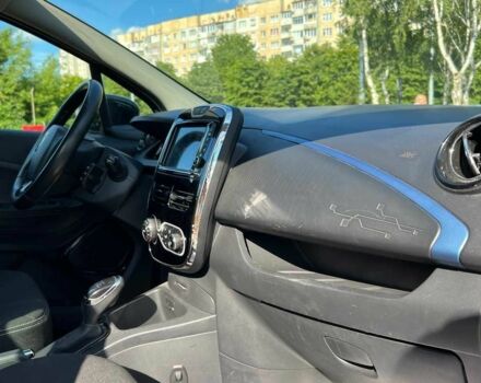 Белый Рено Зое, объемом двигателя 0 л и пробегом 143 тыс. км за 8999 $, фото 9 на Automoto.ua