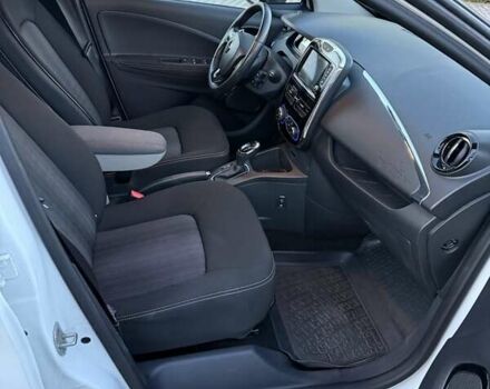 Белый Рено Зое, объемом двигателя 0 л и пробегом 132 тыс. км за 8800 $, фото 18 на Automoto.ua