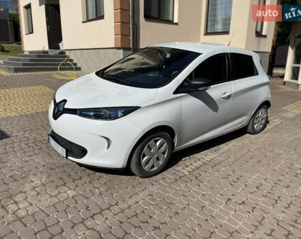 Белый Рено Зое, объемом двигателя 0 л и пробегом 85 тыс. км за 9900 $, фото 2 на Automoto.ua