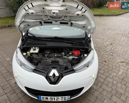 Белый Рено Зое, объемом двигателя 0 л и пробегом 106 тыс. км за 8100 $, фото 22 на Automoto.ua