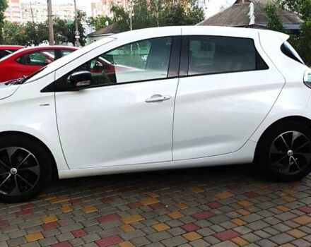 Белый Рено Зое, объемом двигателя 0 л и пробегом 107 тыс. км за 9600 $, фото 2 на Automoto.ua