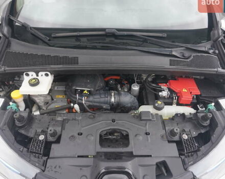 Белый Рено Зое, объемом двигателя 0 л и пробегом 60 тыс. км за 9222 $, фото 49 на Automoto.ua