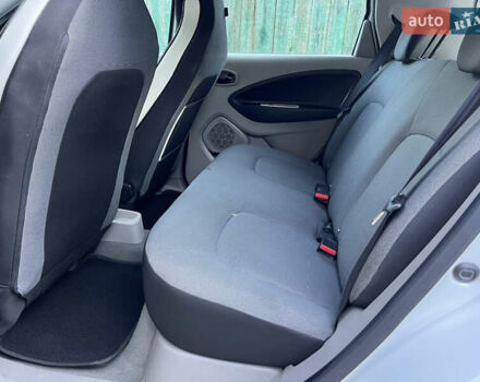Белый Рено Зое, объемом двигателя 0 л и пробегом 155 тыс. км за 6999 $, фото 31 на Automoto.ua