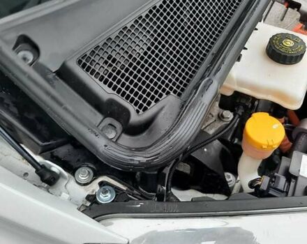 Білий Рено Зое, об'ємом двигуна 0 л та пробігом 123 тис. км за 9650 $, фото 40 на Automoto.ua