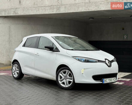 Белый Рено Зое, объемом двигателя 0 л и пробегом 126 тыс. км за 8800 $, фото 4 на Automoto.ua