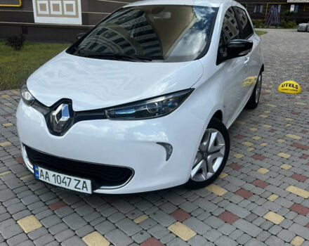 Белый Рено Зое, объемом двигателя 0 л и пробегом 146 тыс. км за 10500 $, фото 12 на Automoto.ua