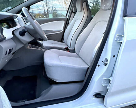 Білий Рено Зое, об'ємом двигуна 0 л та пробігом 43 тис. км за 9995 $, фото 34 на Automoto.ua