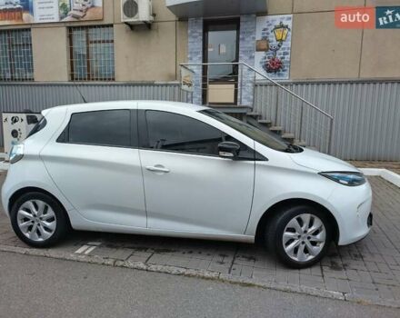 Белый Рено Зое, объемом двигателя 0 л и пробегом 204 тыс. км за 8400 $, фото 6 на Automoto.ua