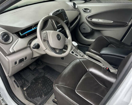 Белый Рено Зое, объемом двигателя 0 л и пробегом 131 тыс. км за 9650 $, фото 13 на Automoto.ua