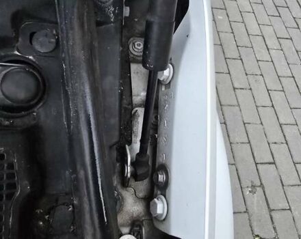 Белый Рено Зое, объемом двигателя 0 л и пробегом 61 тыс. км за 10500 $, фото 18 на Automoto.ua