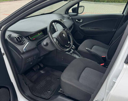 Белый Рено Зое, объемом двигателя 0 л и пробегом 78 тыс. км за 9800 $, фото 7 на Automoto.ua