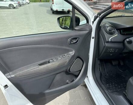Белый Рено Зое, объемом двигателя 0 л и пробегом 92 тыс. км за 9990 $, фото 10 на Automoto.ua