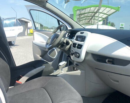 Белый Рено Зое, объемом двигателя 0 л и пробегом 158 тыс. км за 7800 $, фото 9 на Automoto.ua
