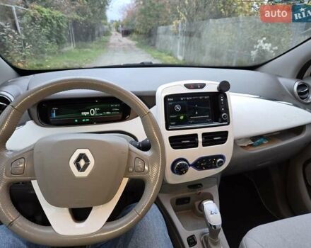 Белый Рено Зое, объемом двигателя 0 л и пробегом 137 тыс. км за 8400 $, фото 11 на Automoto.ua