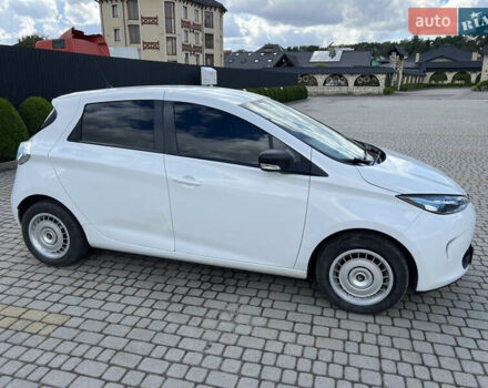 Білий Рено Зое, об'ємом двигуна 0 л та пробігом 98 тис. км за 9000 $, фото 7 на Automoto.ua