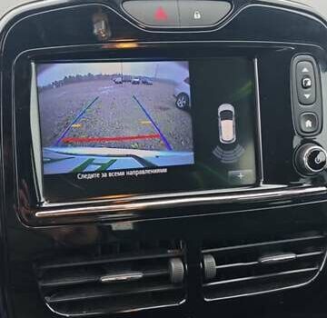 Белый Рено Зое, объемом двигателя 0 л и пробегом 92 тыс. км за 10000 $, фото 4 на Automoto.ua