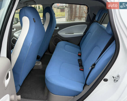 Белый Рено Зое, объемом двигателя 0 л и пробегом 106 тыс. км за 8100 $, фото 10 на Automoto.ua