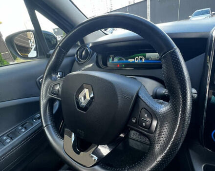 Белый Рено Зое, объемом двигателя 0 л и пробегом 146 тыс. км за 10500 $, фото 23 на Automoto.ua