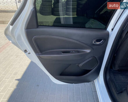 Белый Рено Зое, объемом двигателя 0 л и пробегом 103 тыс. км за 8900 $, фото 7 на Automoto.ua